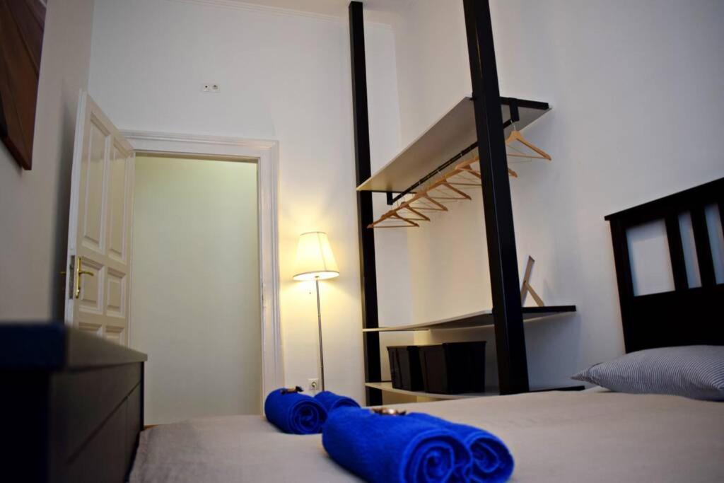 Central Budapest Apartment In Historical Building With Free Private Parking Buitenkant foto