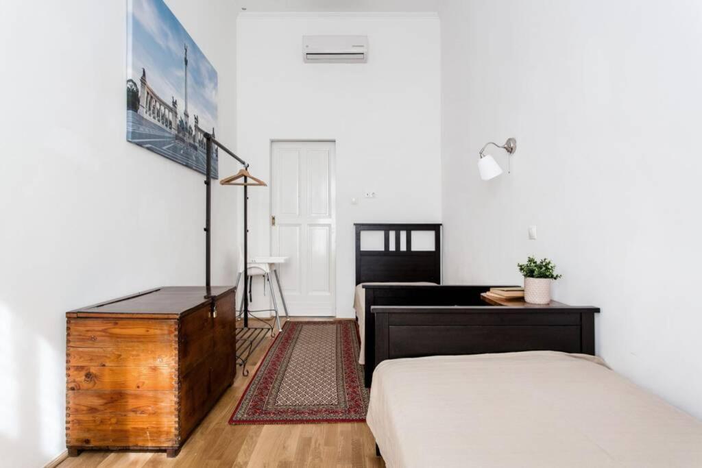 Central Budapest Apartment In Historical Building With Free Private Parking Buitenkant foto